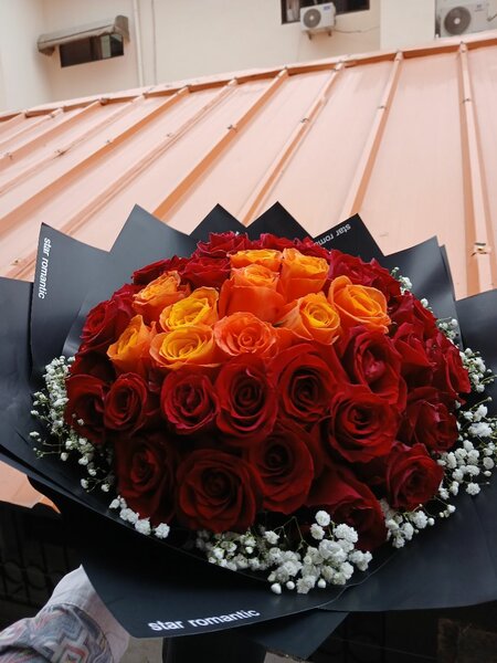 Bouquet de roses rouges et orange