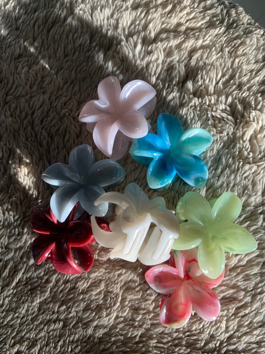 Flower claw clips