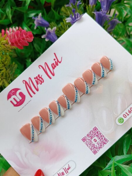Ongles Faux Miss Nail