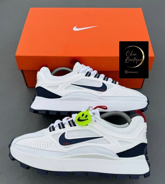 Basket Nike avec carton