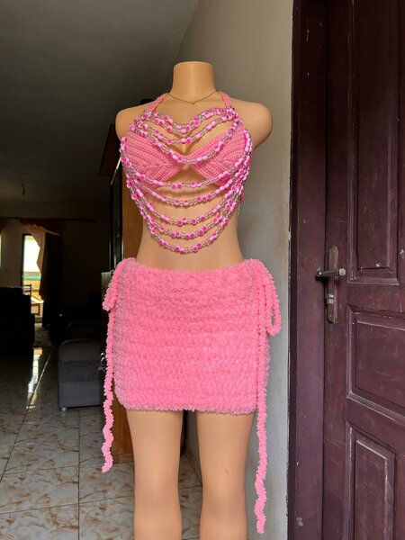 Tenue de plage crochetée rose