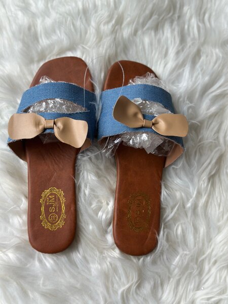 Sandales en simili cuir avec nœud élégant