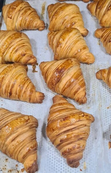 Croissants frais au beurre