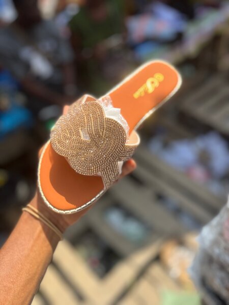 Sandales à strass élégantes