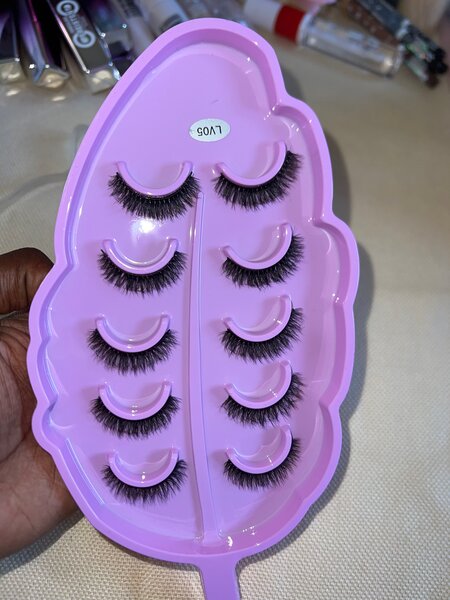 Faux cils volumineux