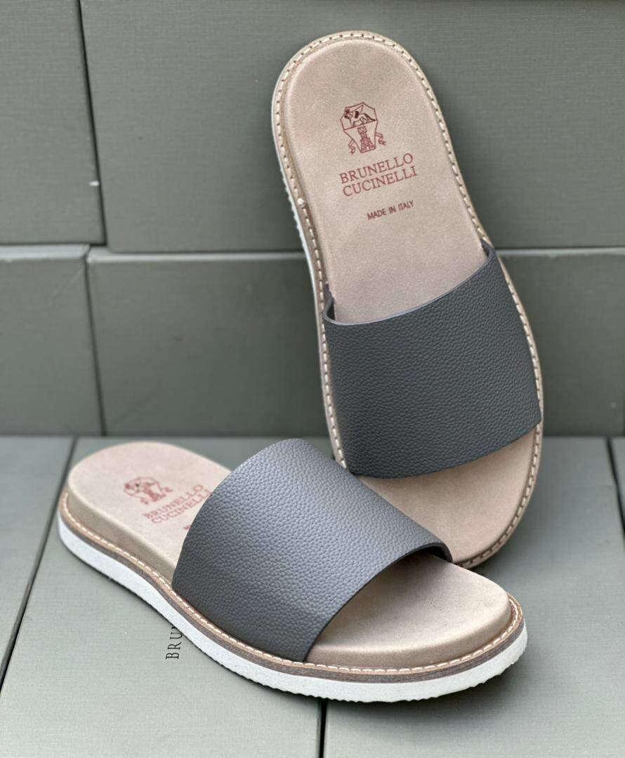 Sandales en cuir moderne