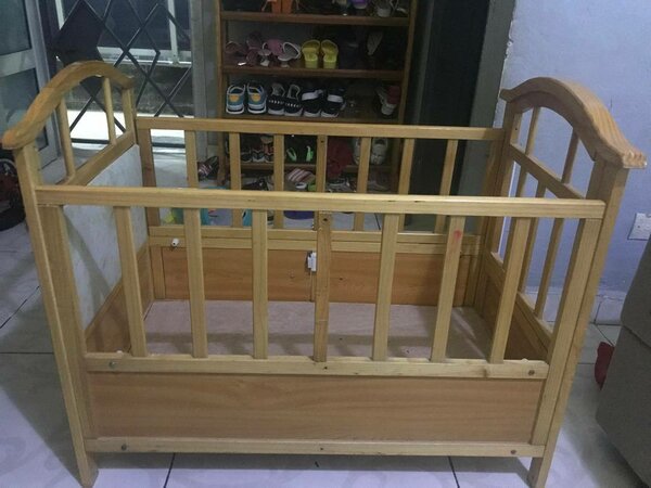 Lit et matelas pour enfant.