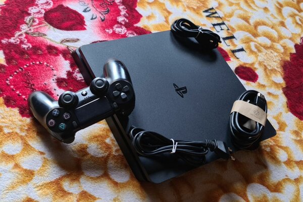 PS4 Slim, console super propre