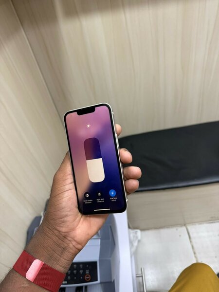 iPhone 13 simple   Prix 210.000f   Numéro 0713999567