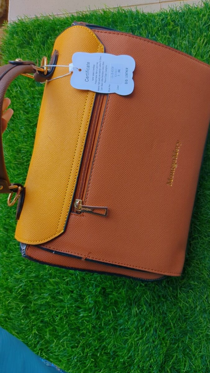 Sac à main élégant bicolore