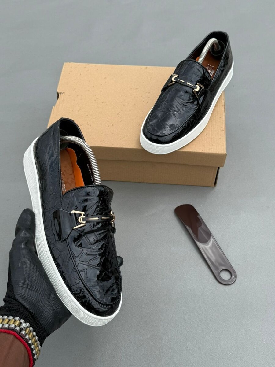 Mocassins en cuir noir élégants