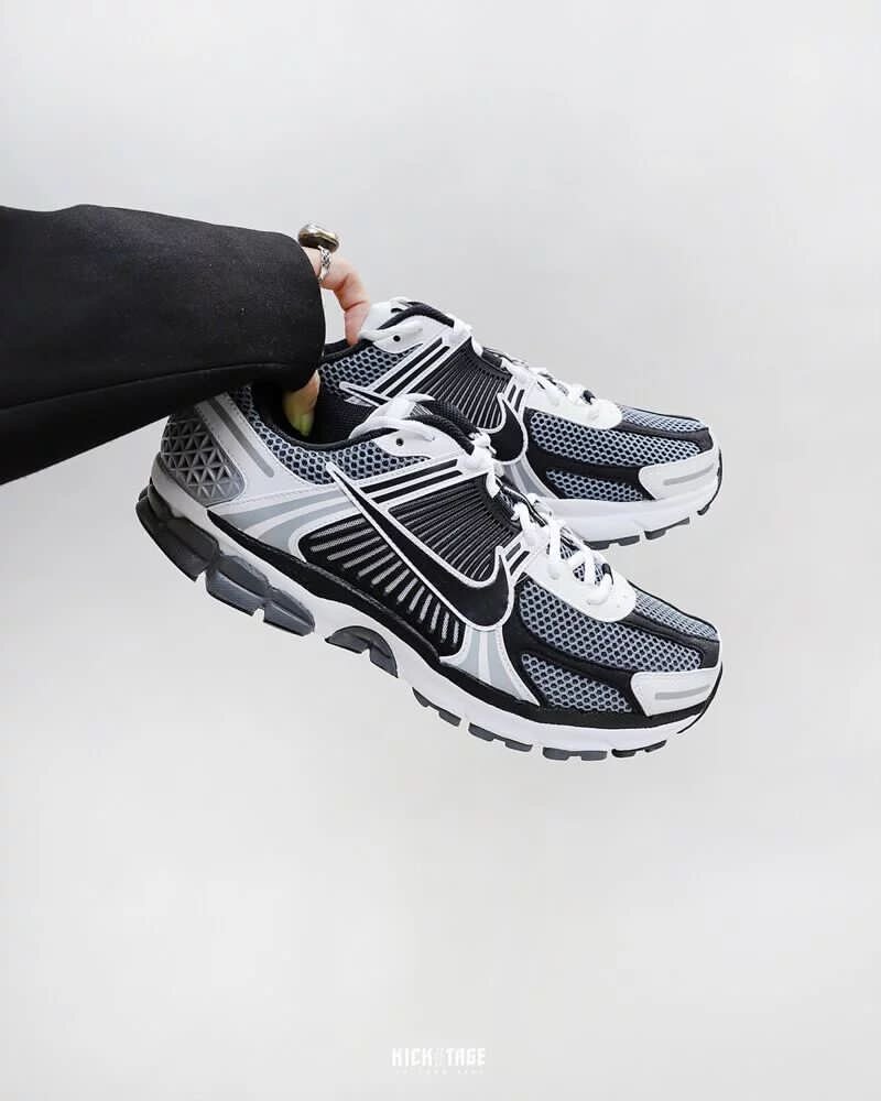 Nike VOMERO 5 Gris Noire