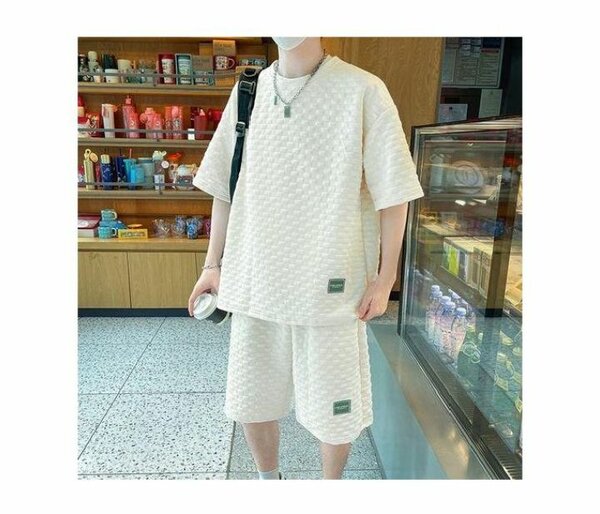 Ensemble décontracté disponibl