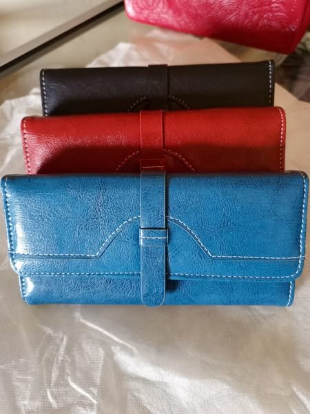Ladies wallets (purses)
