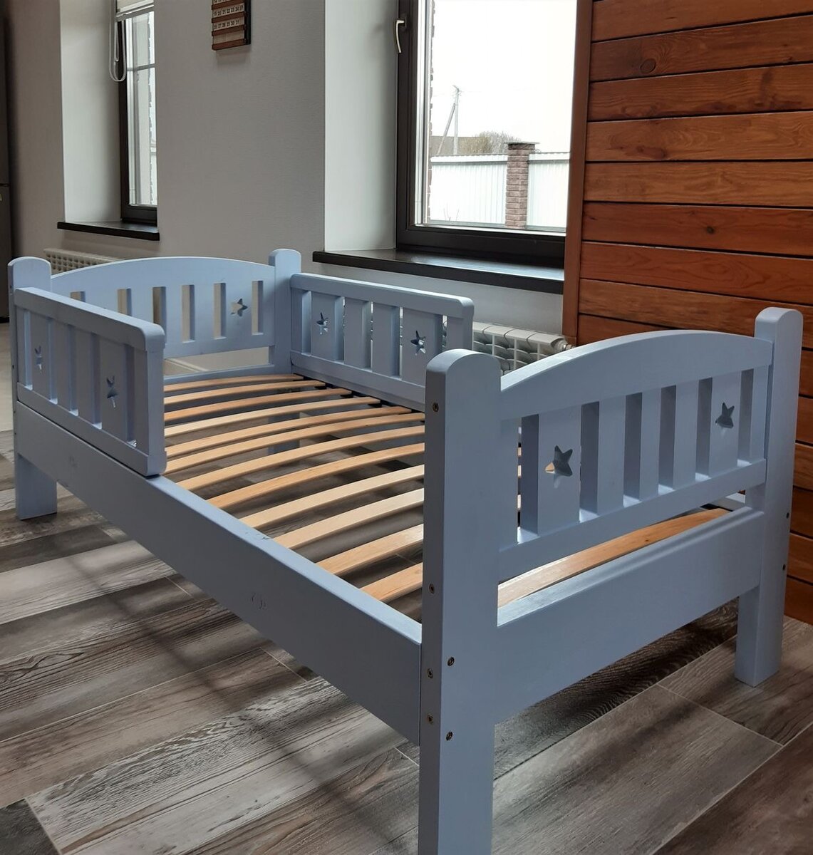 Lit Enfant en Bois Étoilé