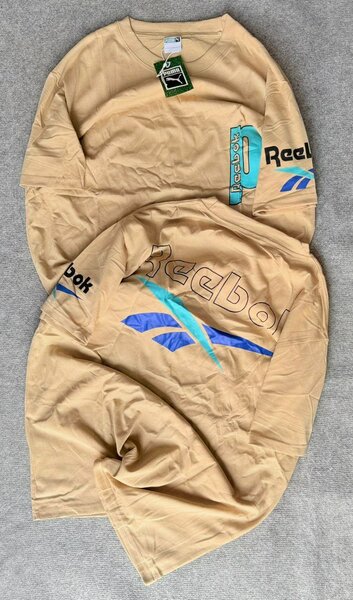 T-shirt Reebok unisexe beige