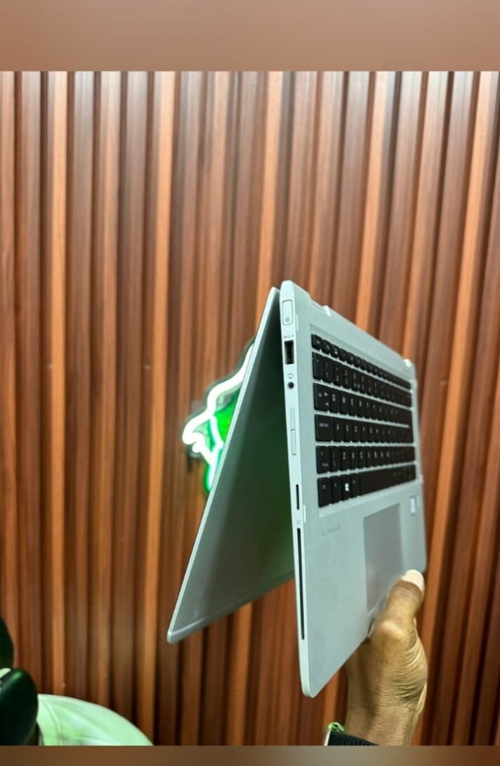 HP ELITEBOOK  1030 G2