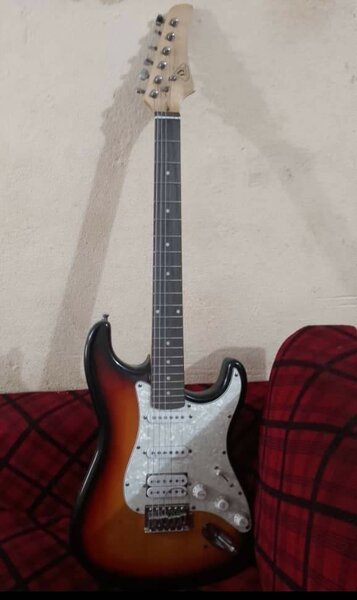 Guitare électrique sunburst vintage