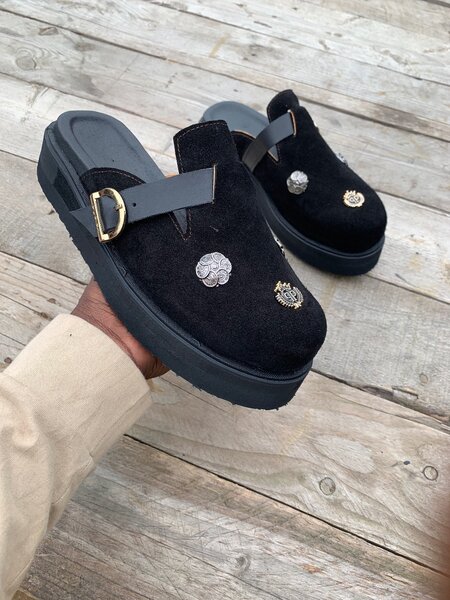 Sabots Noir en Daim Stylisés