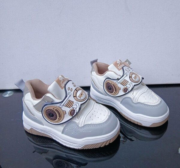 Baskets enfants design amusant