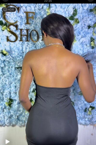 Robe noire élégante sans dos