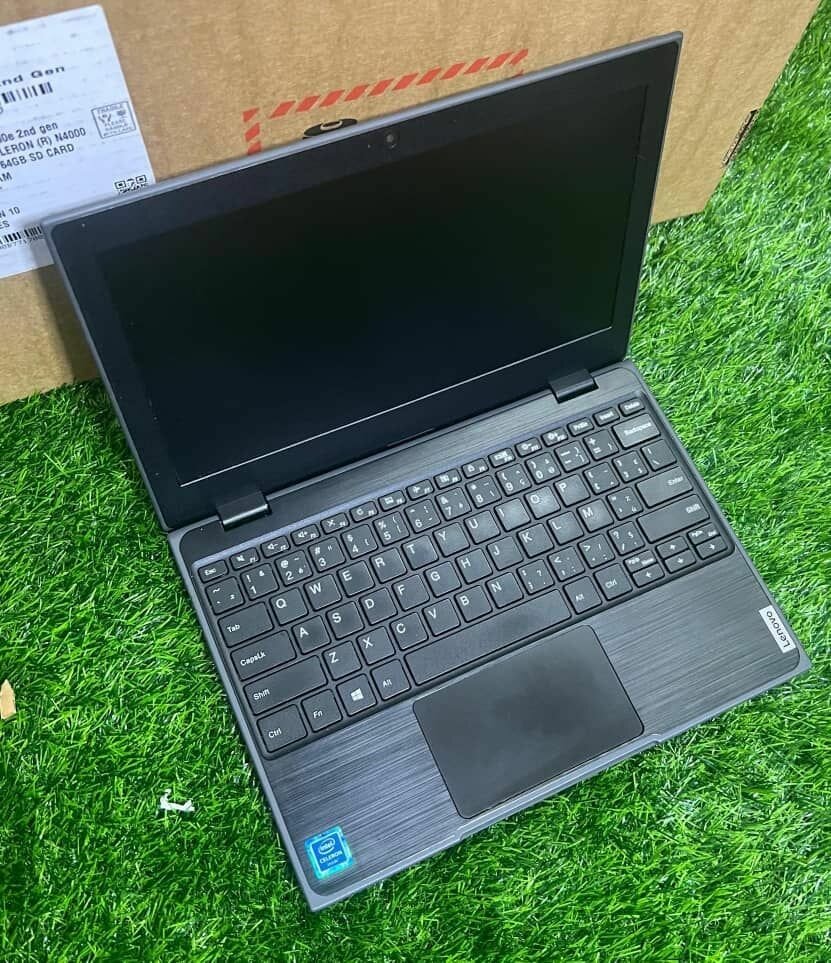 PC portable Lenovo 100E