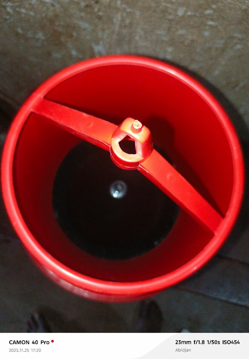 Distributeur de nourriture pour volaille