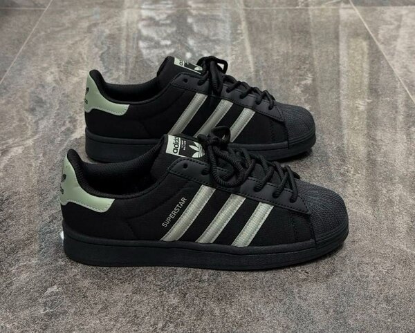 Adidas Superstar Sneakers
