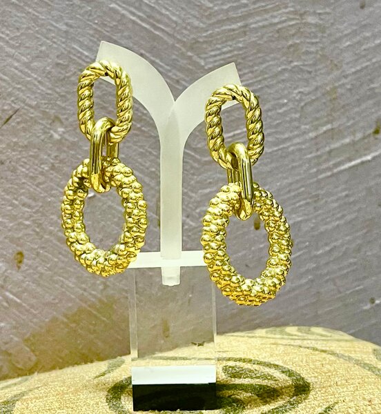 Boucles d'oreilles dorées texturées