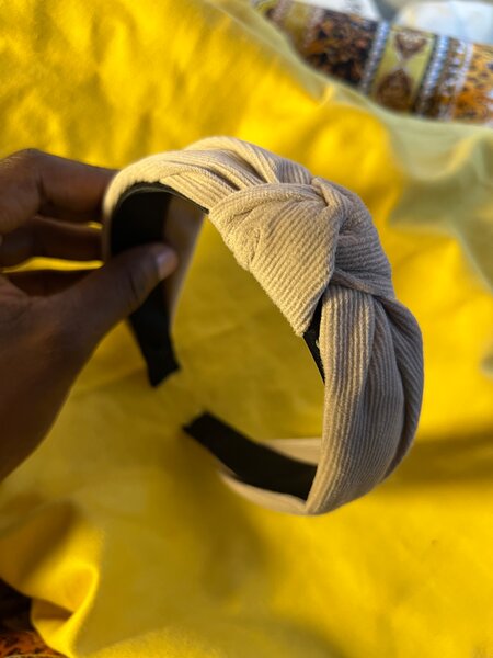 Serre-tête en tissu noué élégant