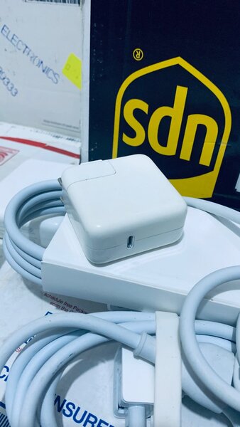 APPLE USB C Power Adapter