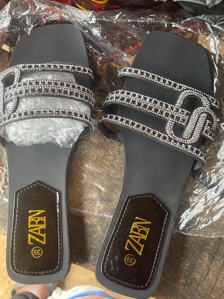 Sandales à strass élégantes