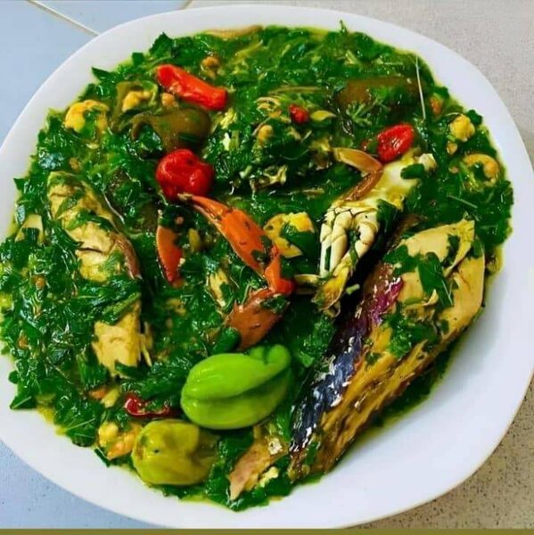 Délicieux Plat d'Épinards avec Crabe