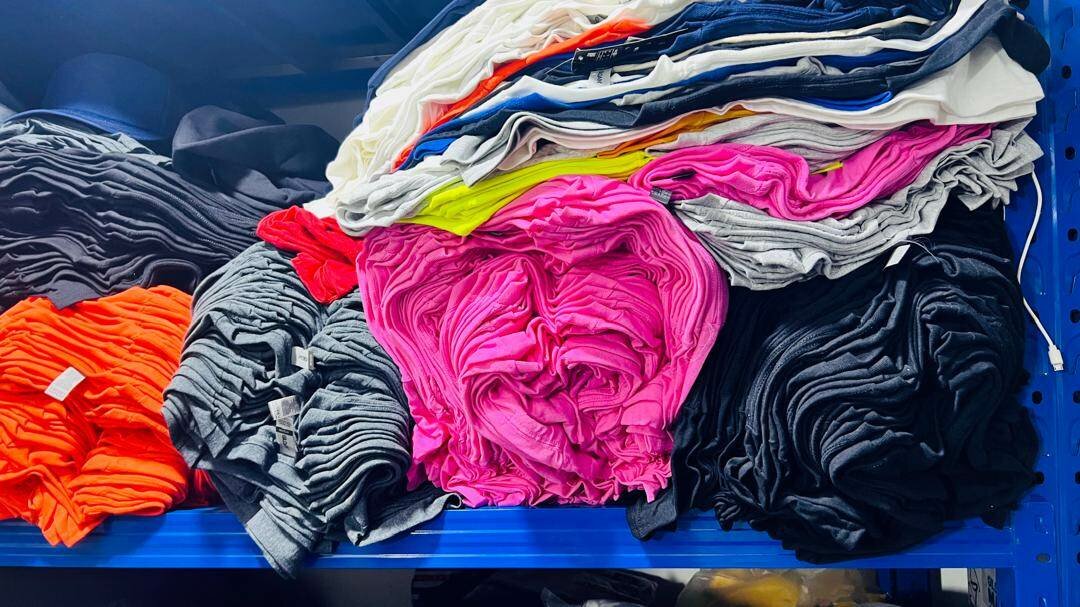 GILDAN  T-shirts From USA.