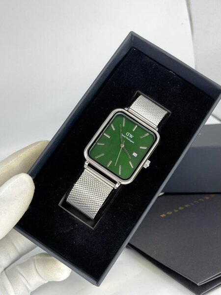Montre élégante verte