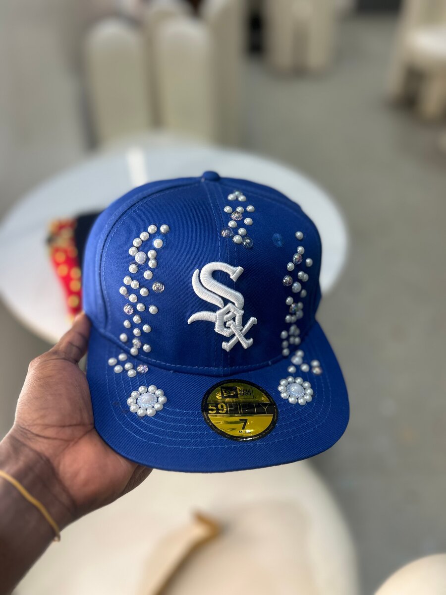 Casquette bleu perles brillante