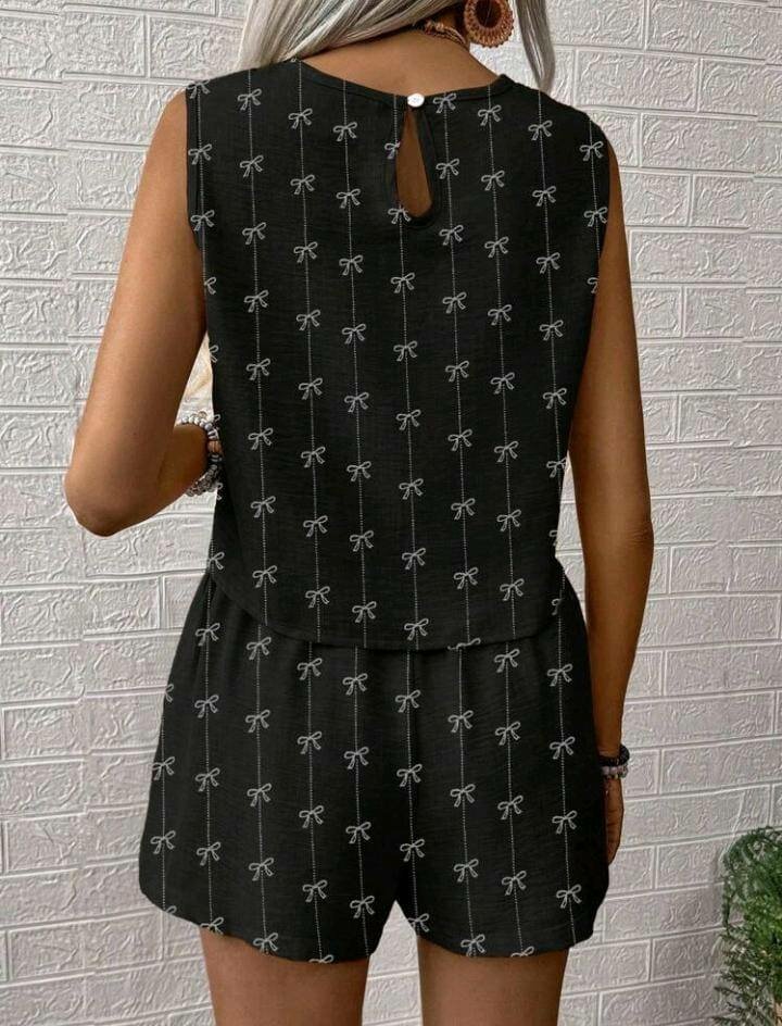 Combinaison noire à motifs