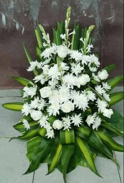 Arrangement de fleurs blanches