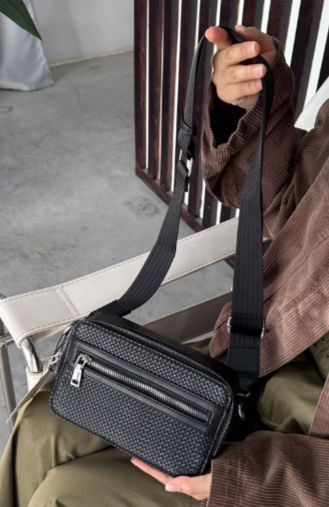 Unisex кроссбоди от BERSHKA черная