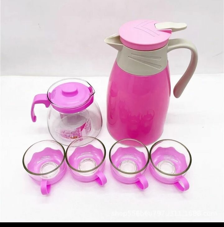 Set de théière et tasses colorées