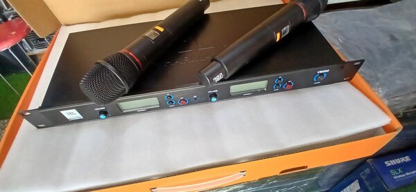 JBL WIRELESS MICROPHONE