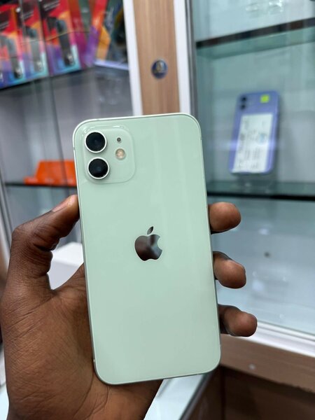 iPhone 12 64go en bon état