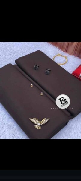 Tissu élégant avec boutons décoratifs