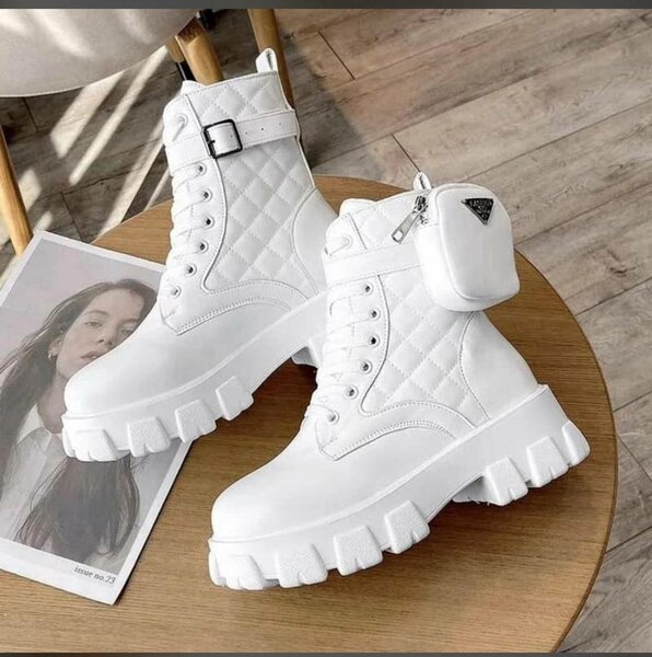 Bottes blanches à poche