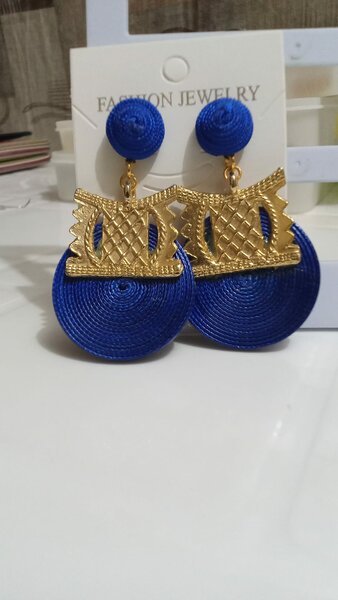 Boucles d'oreilles pour les femmes et les filles.