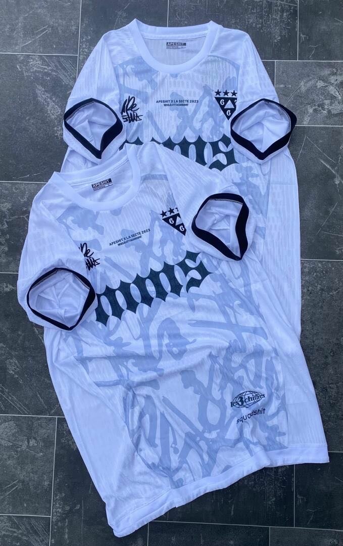 Maillots de football colorés