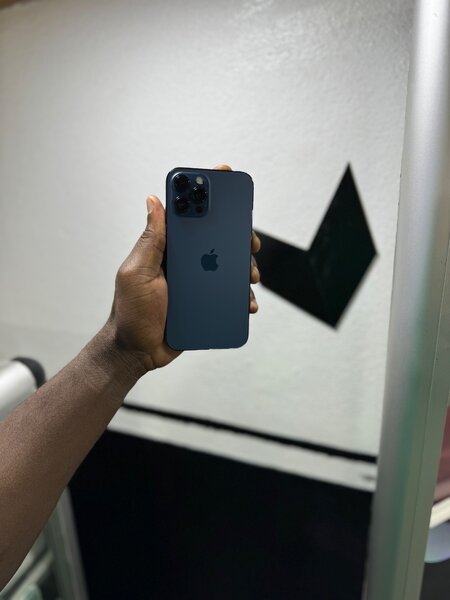 iPhone 12 Pro Max 256Go djazz tout es d’origine