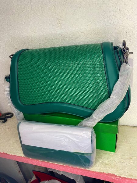 Sac bandoulière tissé élégant