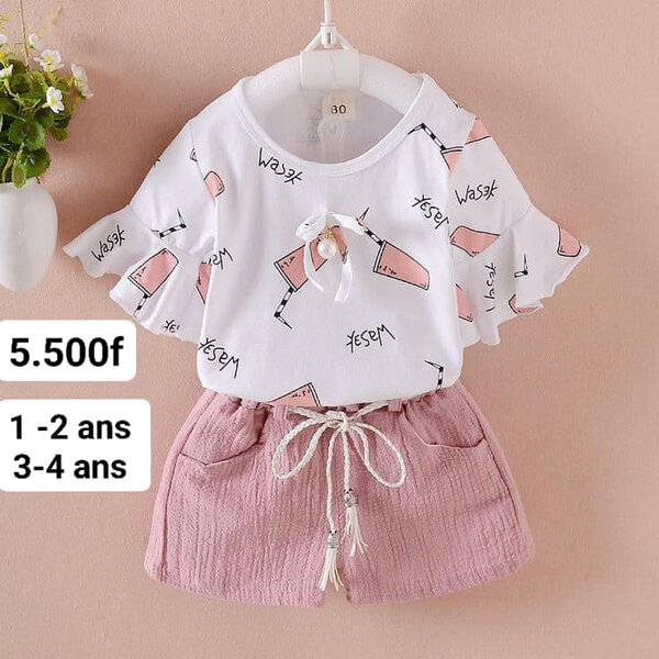 ensemble de vêtements