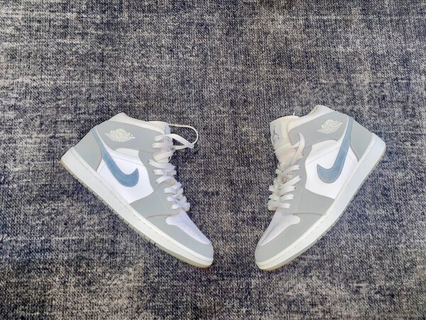 Jordan 1 Mid grey